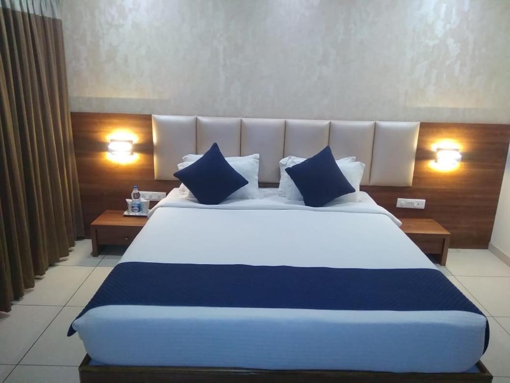 The Grand Vardhman Hotel Morbi Екстериор снимка