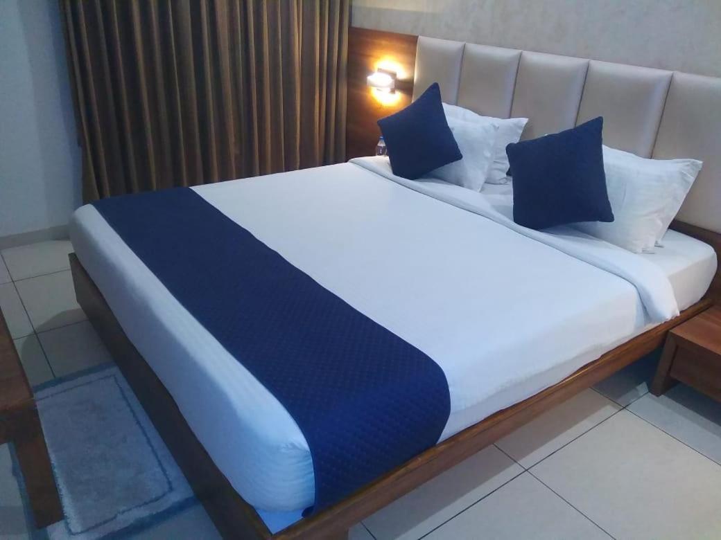 The Grand Vardhman Hotel Morbi Екстериор снимка