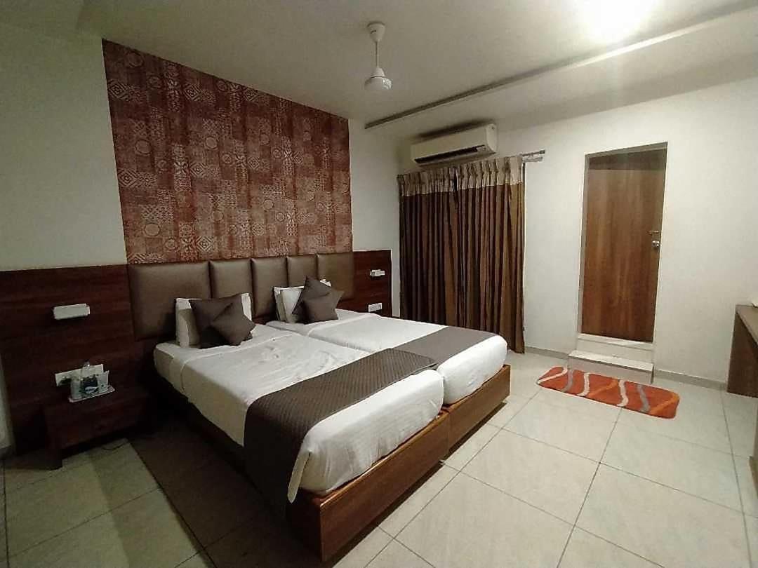 The Grand Vardhman Hotel Morbi Екстериор снимка