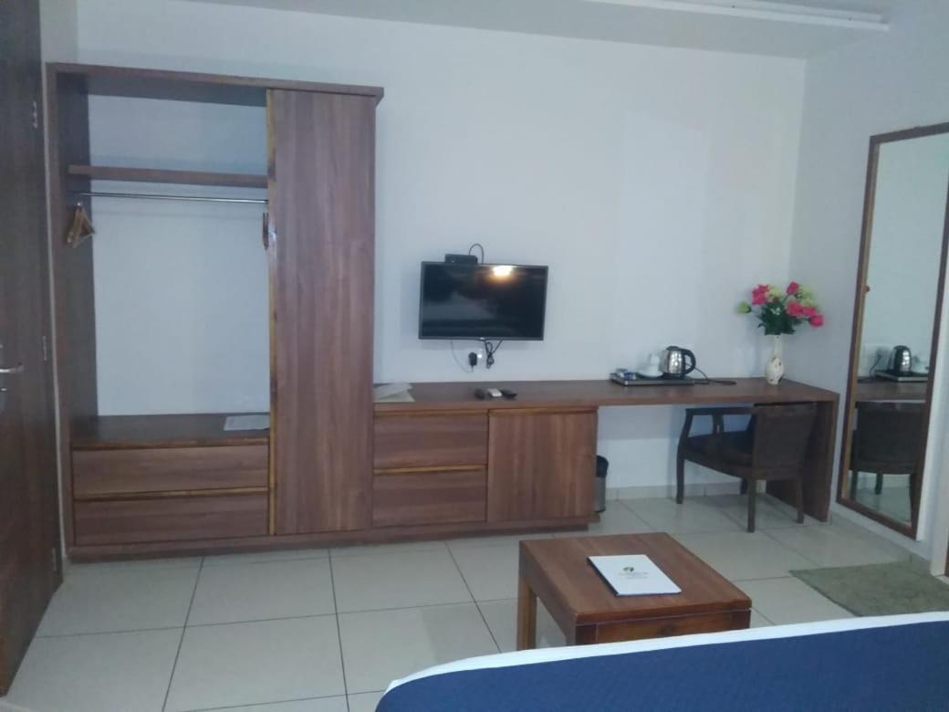 The Grand Vardhman Hotel Morbi Екстериор снимка