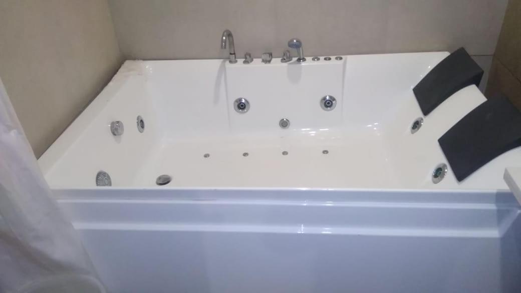The Grand Vardhman Hotel Morbi Екстериор снимка